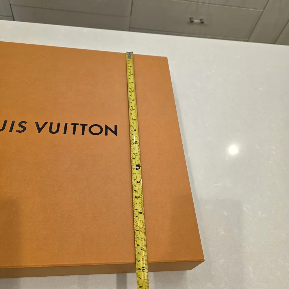 🔥Louis Vuitton Signature  Large Magnectic Closure Orange Packaging - Picture 13 of 14